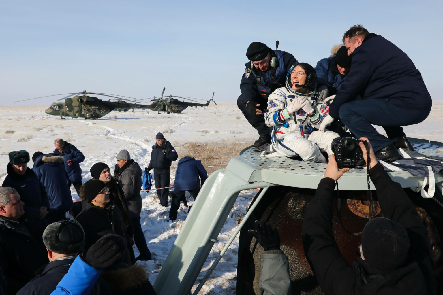 IMAGO / ITAR-TASS / Alexander Ryumin | Christina Koch (NASA) after the landing of the space capsule of the Soyuz MS-13 spacecraft. February 6, 2020.