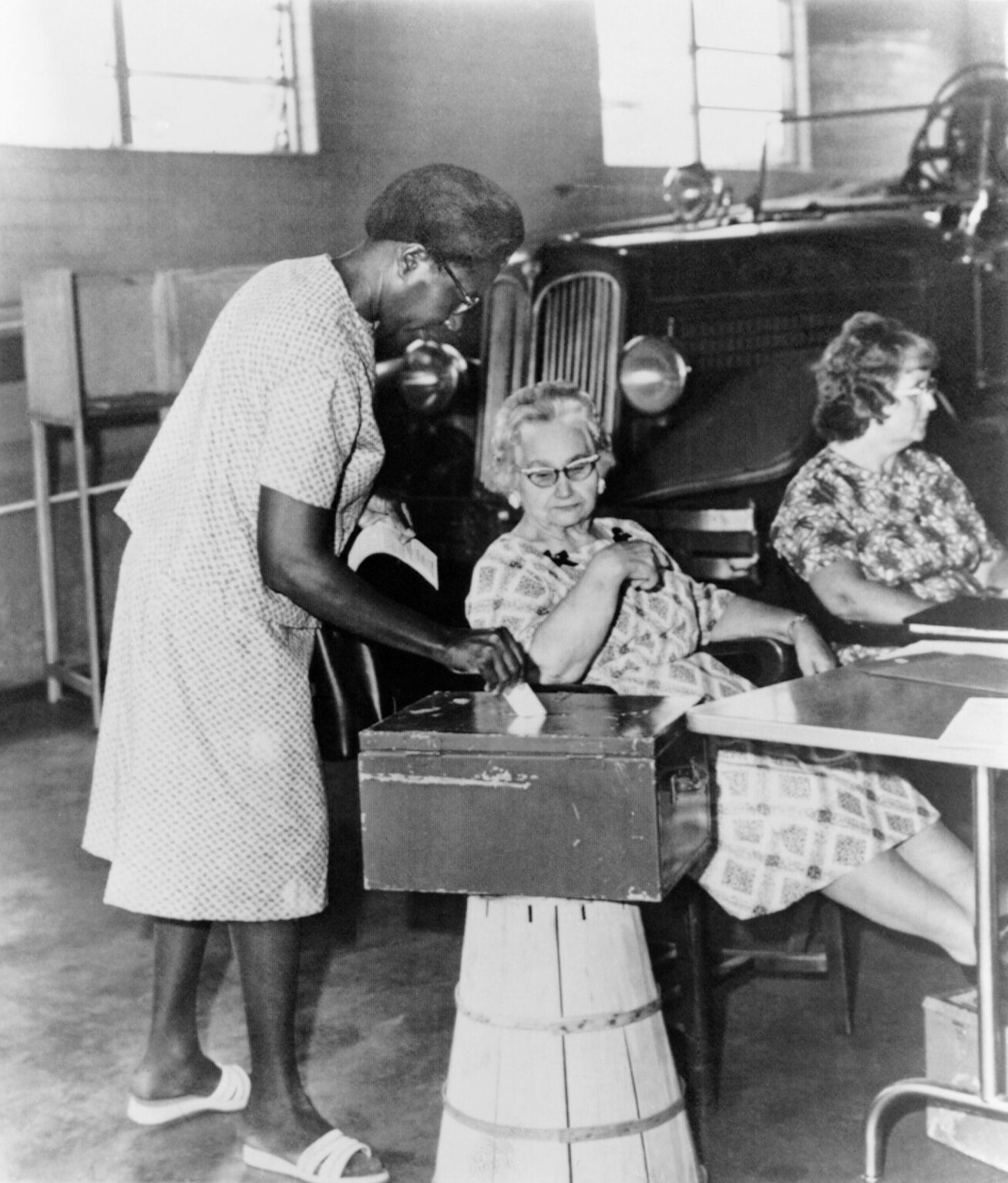 IMAGO / Everett Collection | Woman placing her ballot for the Congressional Primary Elections in Jackson, Mississippi, 1965.